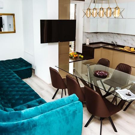 Luxury Terrace View Apartment! リヴィウ エクステリア 写真