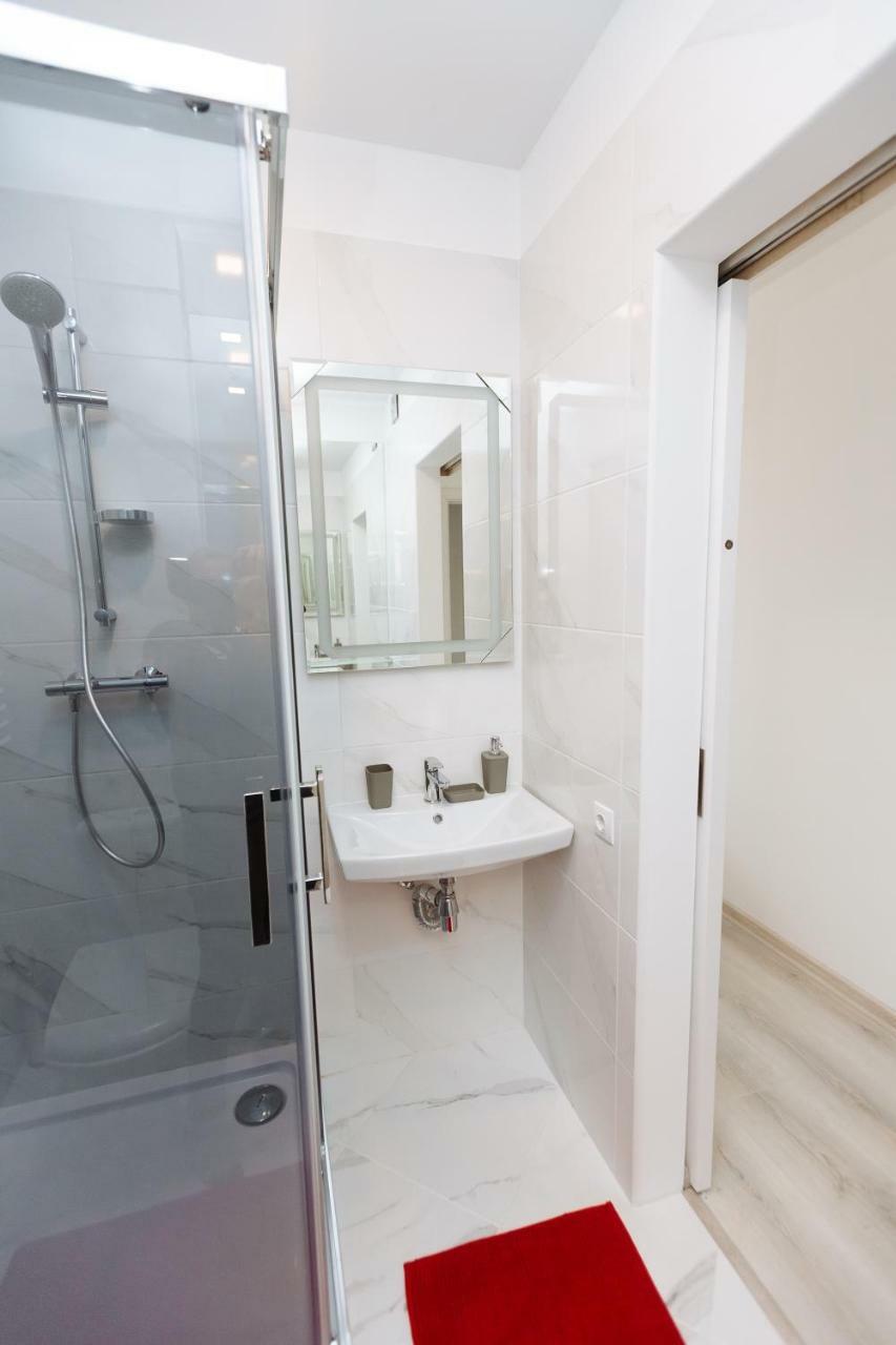Luxury Terrace View Apartment! リヴィウ エクステリア 写真