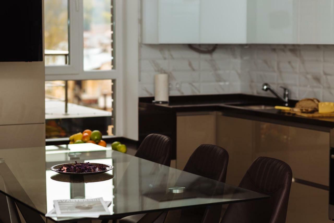 Luxury Terrace View Apartment! リヴィウ エクステリア 写真