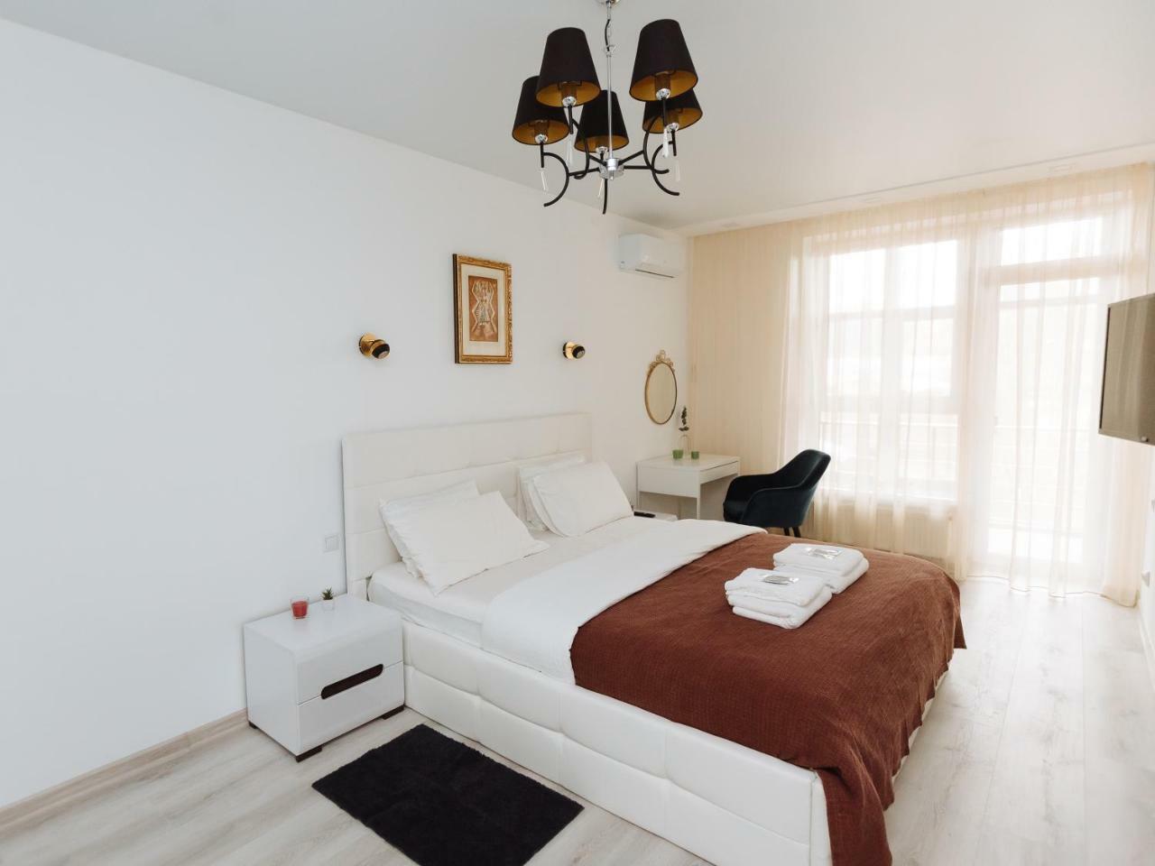 Luxury Terrace View Apartment! リヴィウ エクステリア 写真