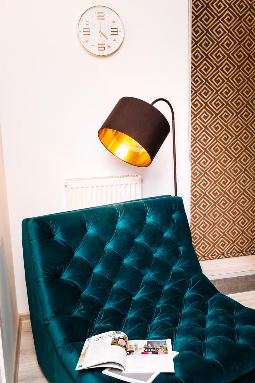 Luxury Terrace View Apartment! リヴィウ エクステリア 写真