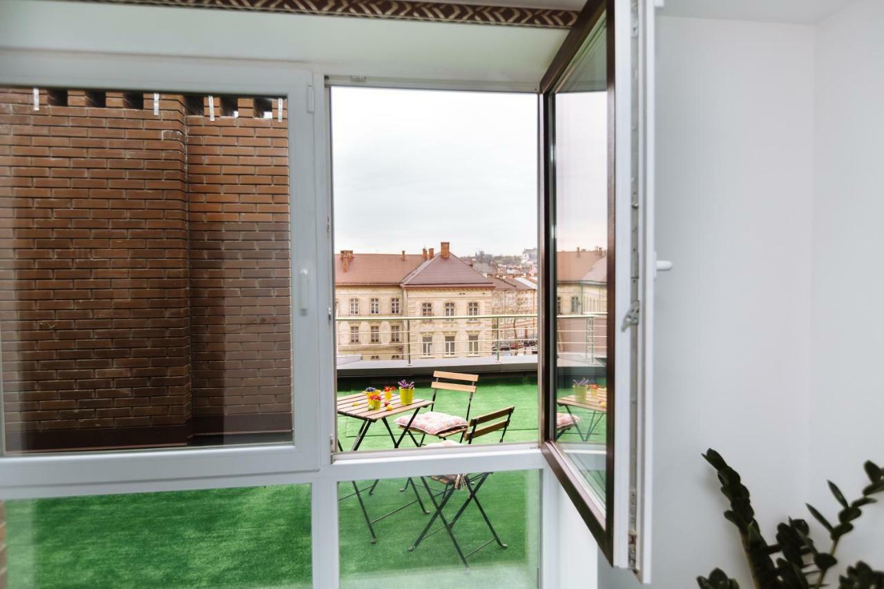 Luxury Terrace View Apartment! リヴィウ エクステリア 写真