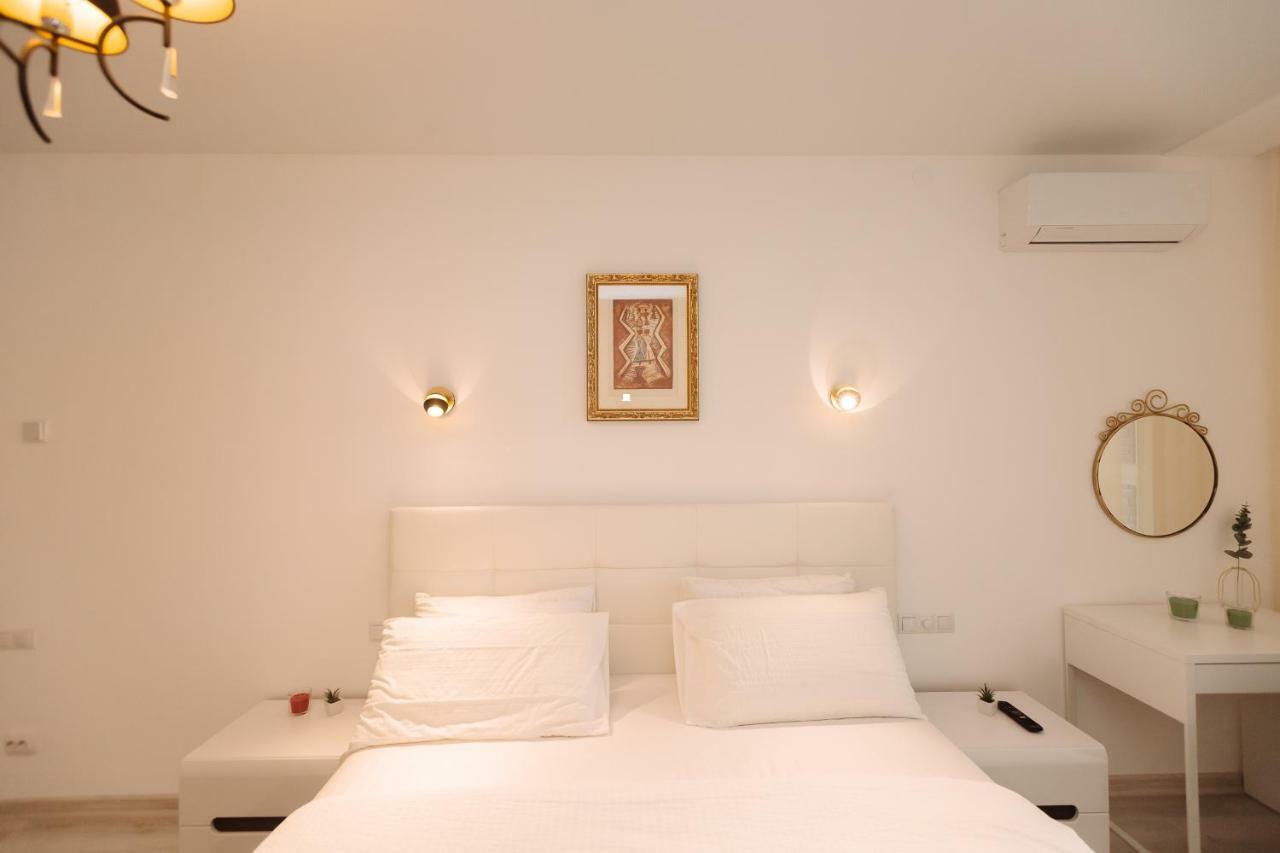 Luxury Terrace View Apartment! リヴィウ エクステリア 写真