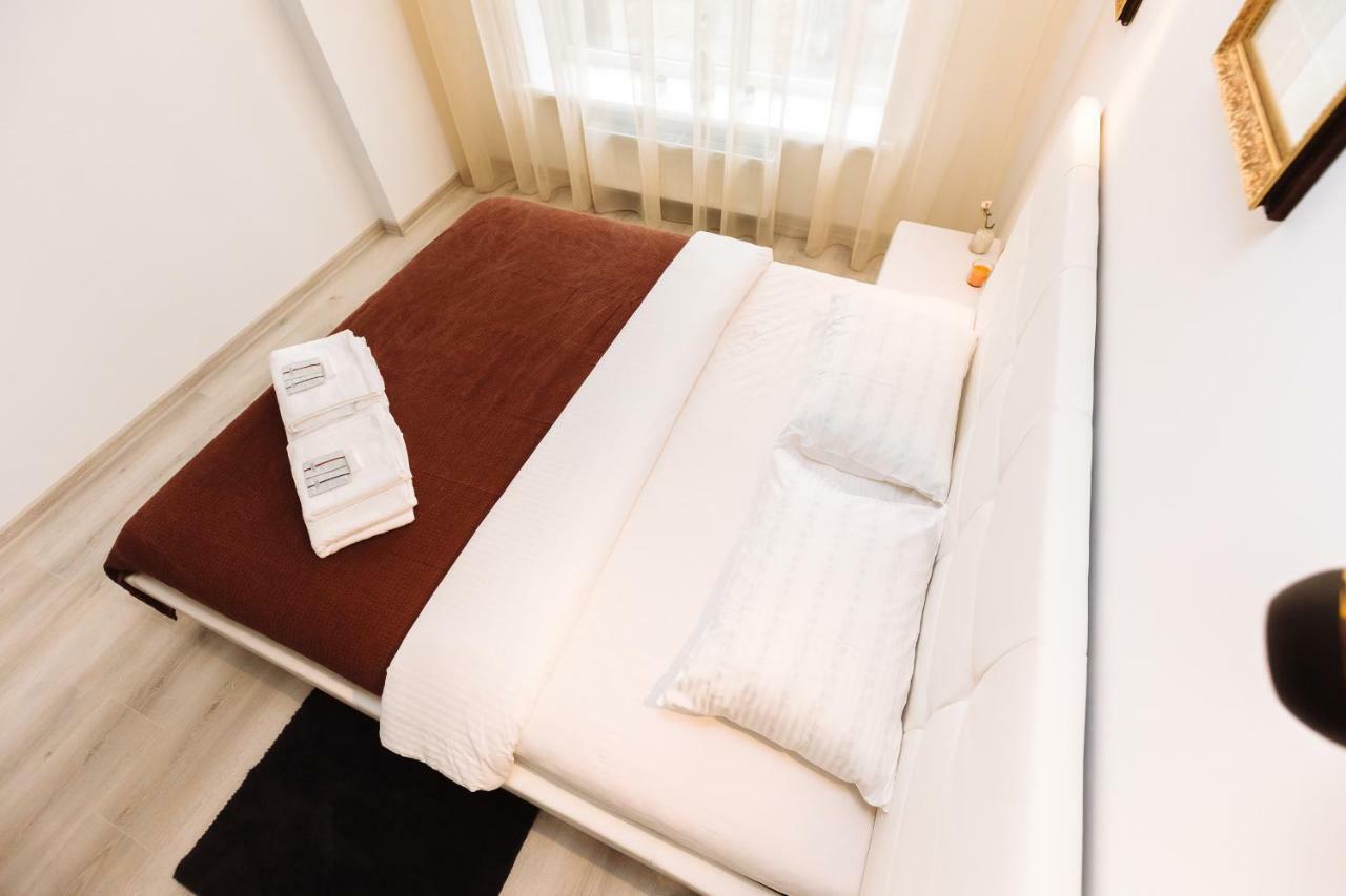 Luxury Terrace View Apartment! リヴィウ エクステリア 写真