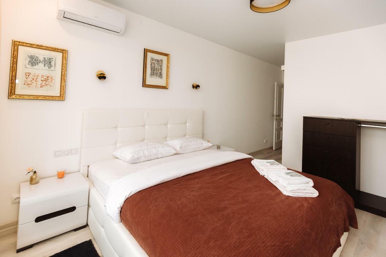 Luxury Terrace View Apartment! リヴィウ エクステリア 写真