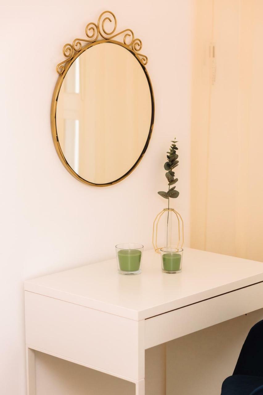 Luxury Terrace View Apartment! リヴィウ エクステリア 写真