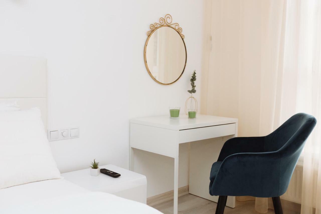 Luxury Terrace View Apartment! リヴィウ エクステリア 写真