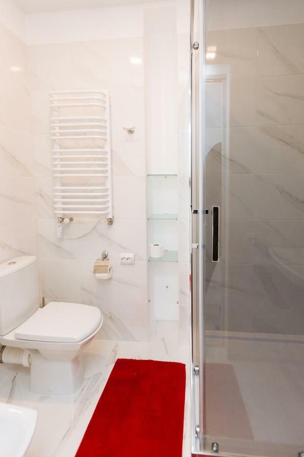 Luxury Terrace View Apartment! リヴィウ エクステリア 写真