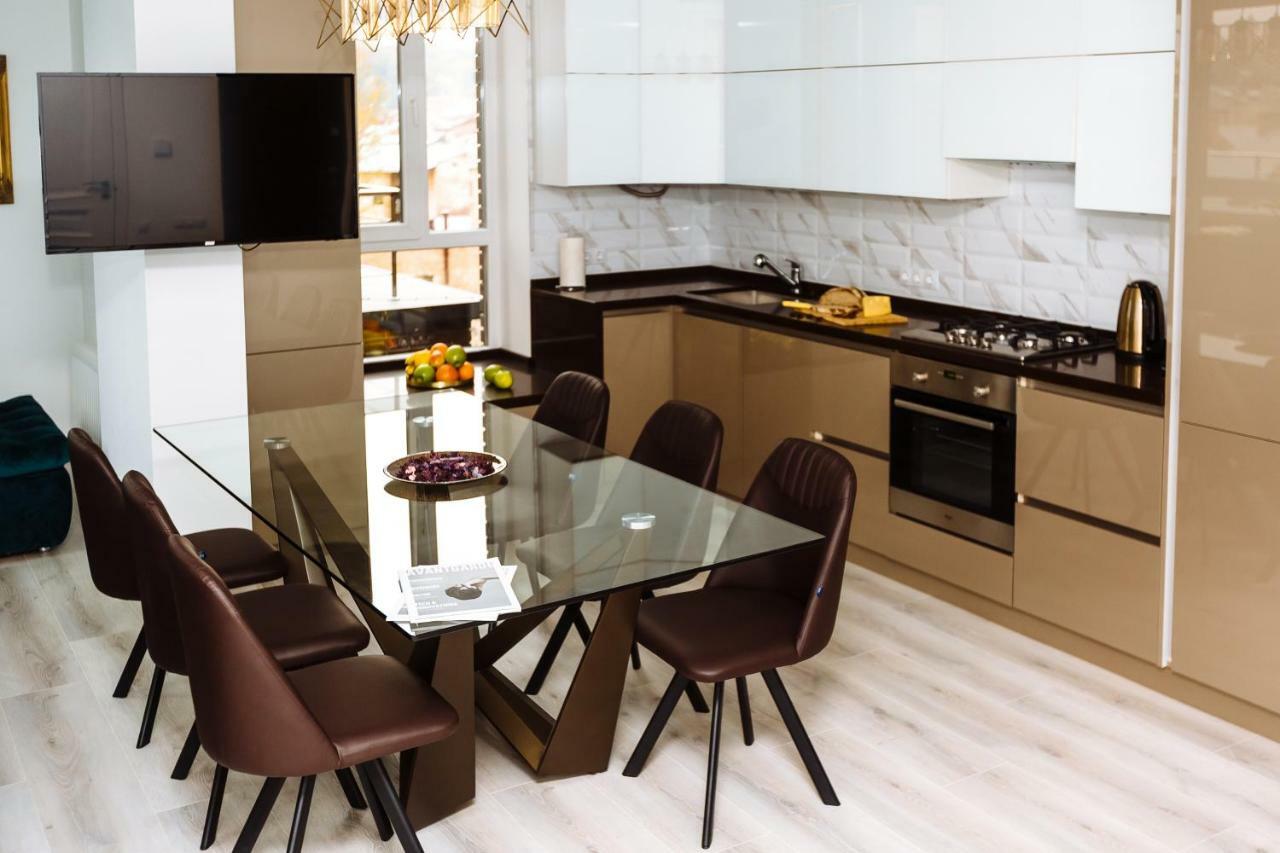 Luxury Terrace View Apartment! リヴィウ エクステリア 写真